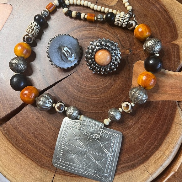 Tribal looking costume jewelry. - Picture 3 of 6